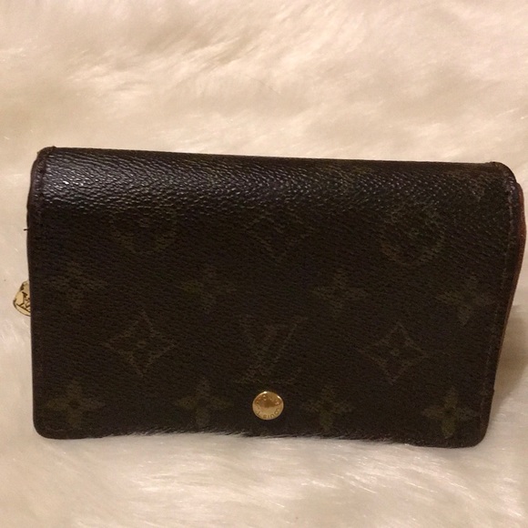 Louis Vuitton Handbags - Louis Vuitton Monogram Bifold Wallet
